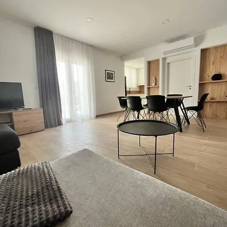 Blue With Shared Pool Appartement