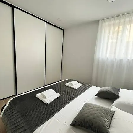 Апартаменты Blue With Shared Pool Сплит