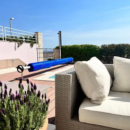 Blue With Shared Pool Апартаменты Сплит