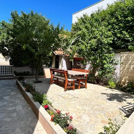 Blue With Shared Pool Appartement