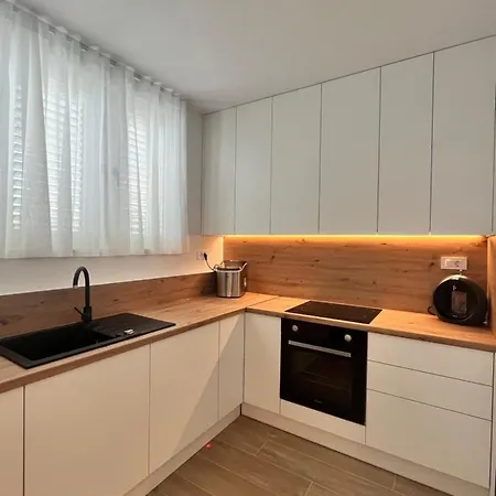 Blue With Shared Pool * Split