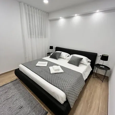 Blue With Shared Pool Апартаменты Сплит