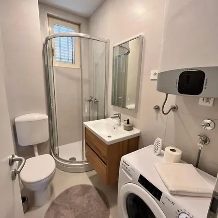 Blue With Shared Pool Daire Split