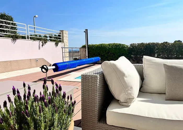 Blue With Shared Pool شقة سبليت