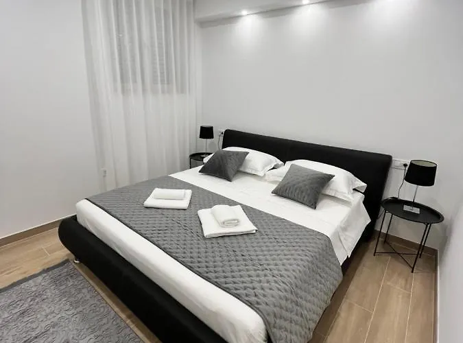 Blue With Shared Pool شقة سبليت