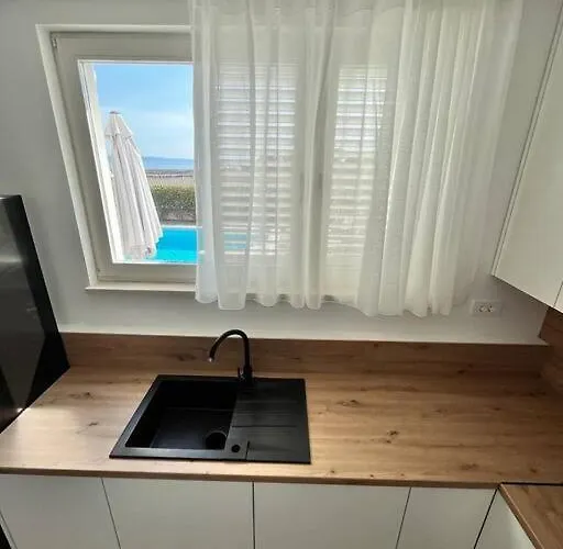 Blue With Shared Pool Апартаменты
